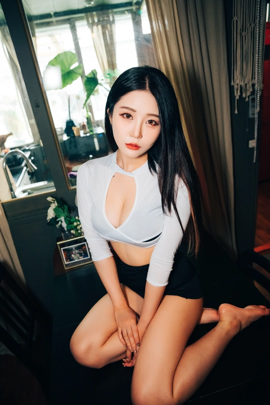 [LOOZY] Roomate - Bomi (보미)