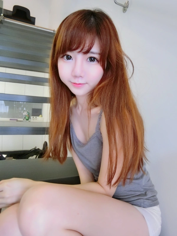 Casual Singlet Day Fanservice - Sally Dorasnow